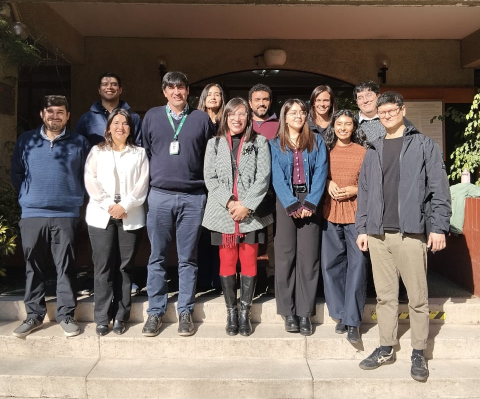 Estudiantes del MADA desarrollan investigación para mejorar la experiencia de certificación de mascotas en viajes internacionales