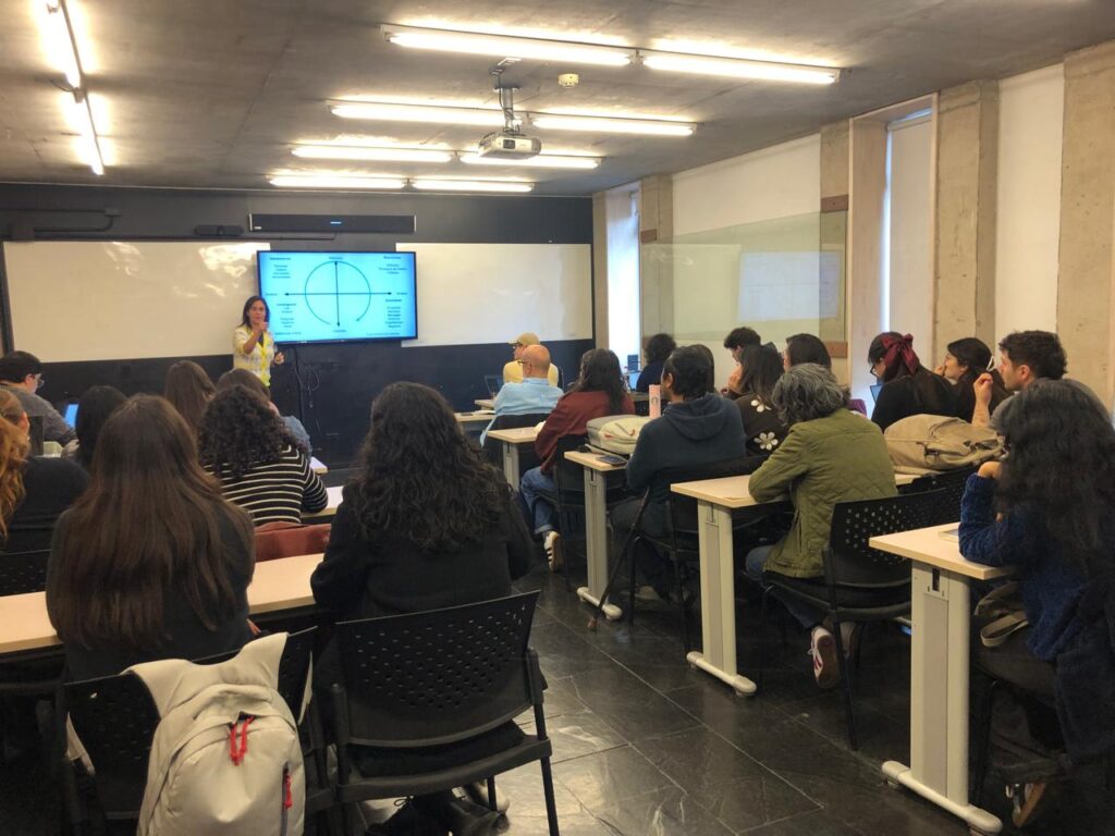 MADA UC realizó clase abierta sobre metodologías de needfinding aplicada a salud pública 