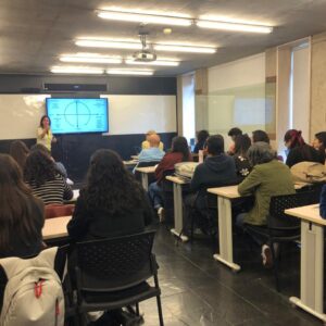 MADA UC realizó clase abierta sobre metodologías de needfinding aplicada a salud pública 